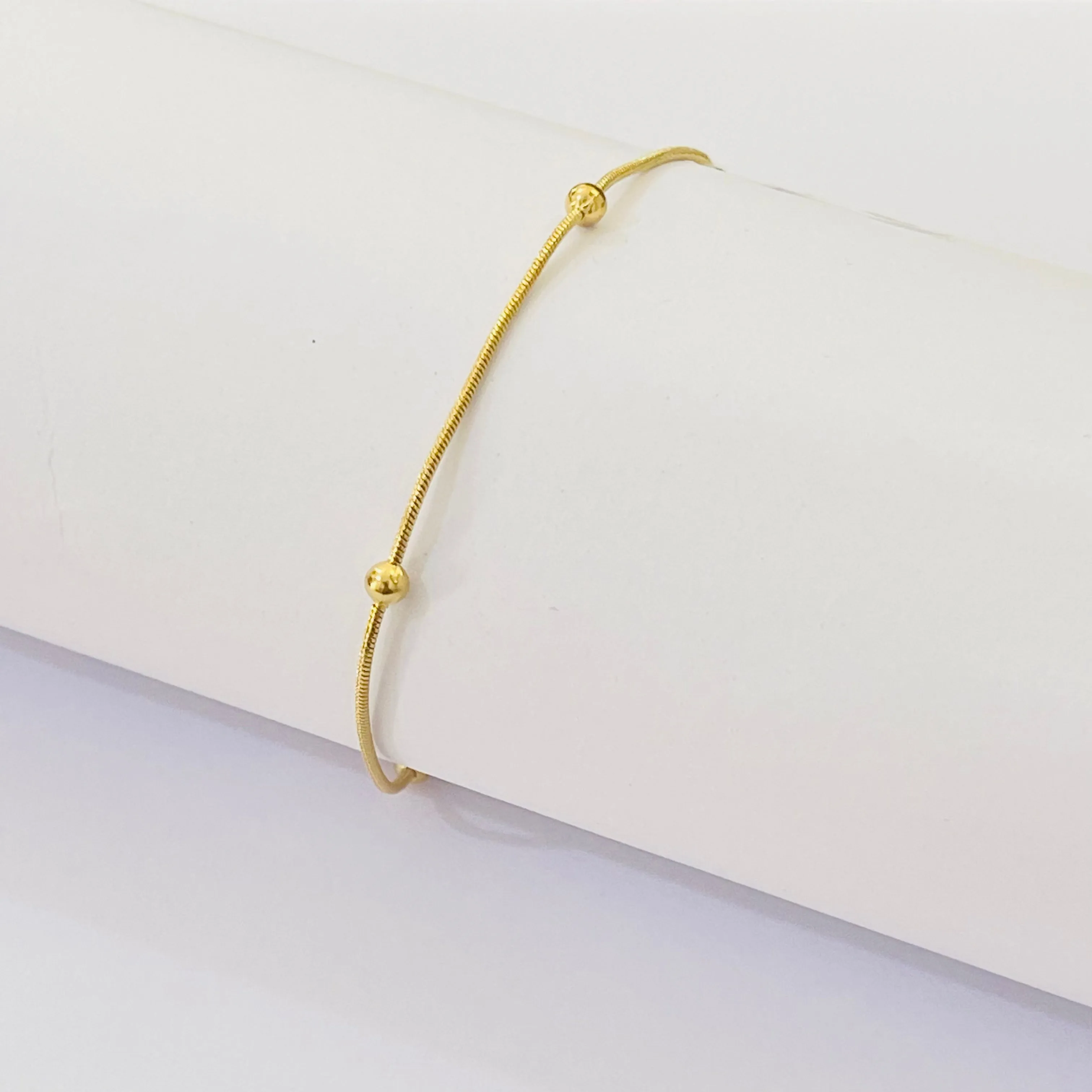 Simple and Fashionable Gold Bead Bracelet