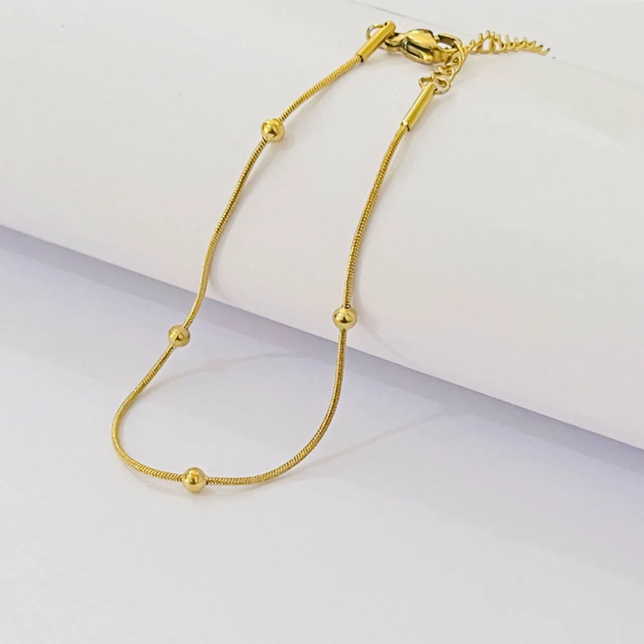 Simple and Fashionable Gold Bead Bracelet