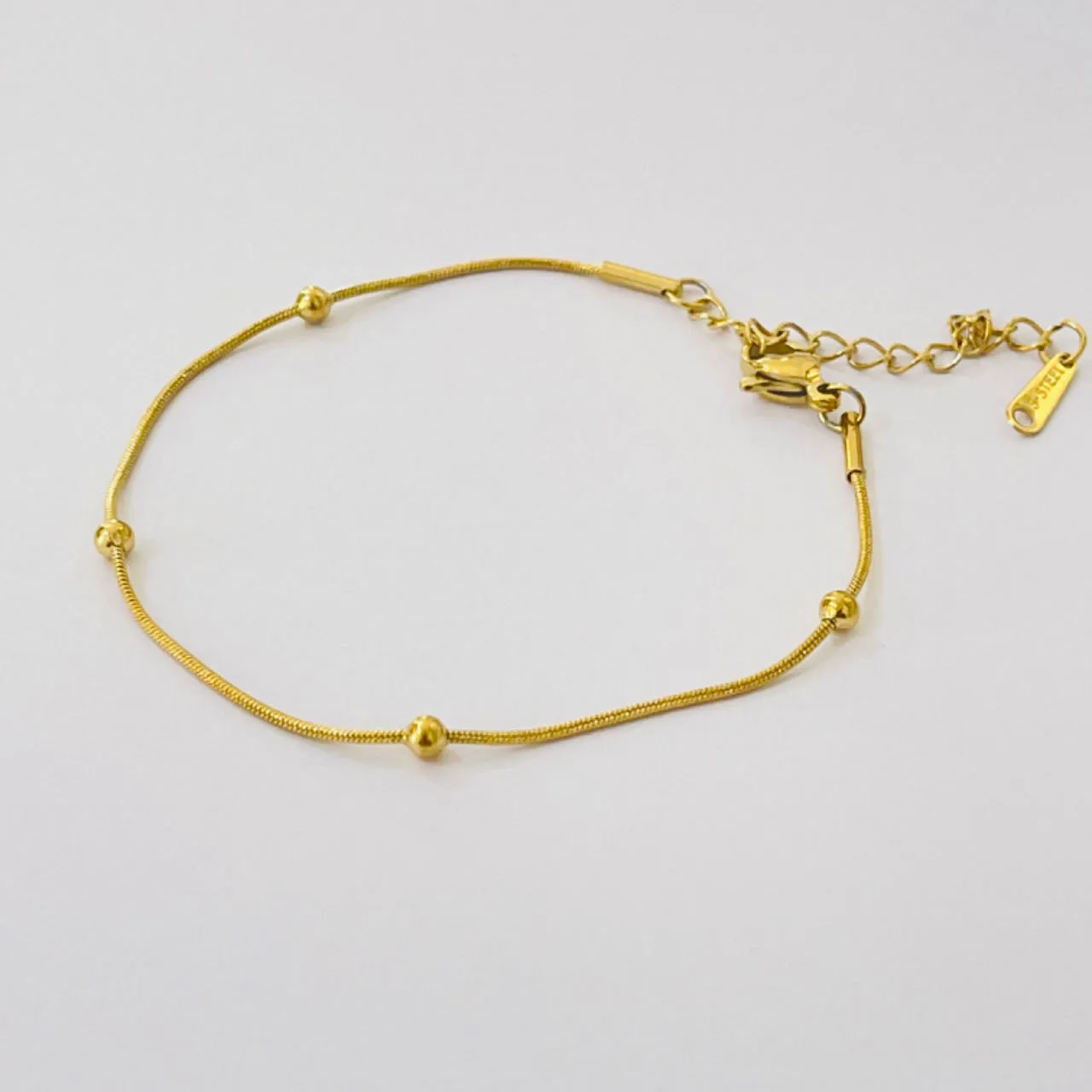 Simple and Fashionable Gold Bead Bracelet